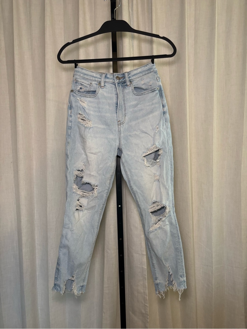 American Eagle Outfitters Light Wash Distressed Straight Leg Jeans